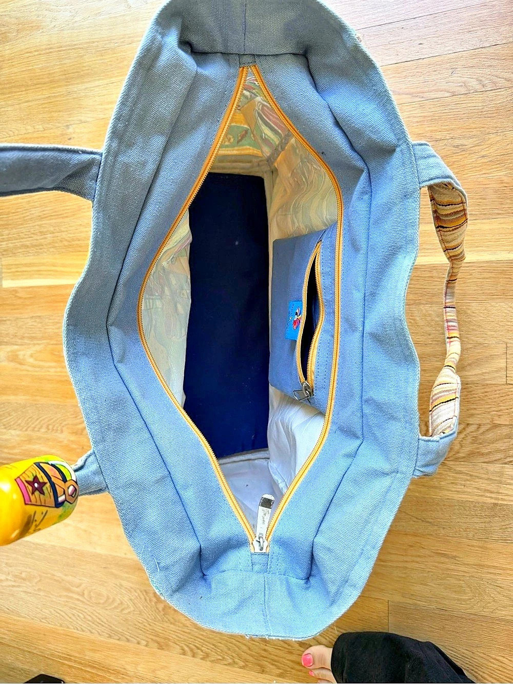 Vintage Quasby Hanging Swimsuits Beach Print Tote in Blue & Yellow - Picture 7 of 7
